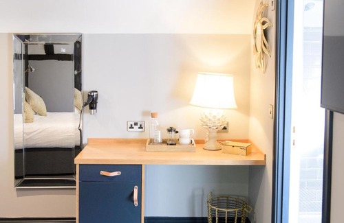 Hertford Hotel | The White Horse