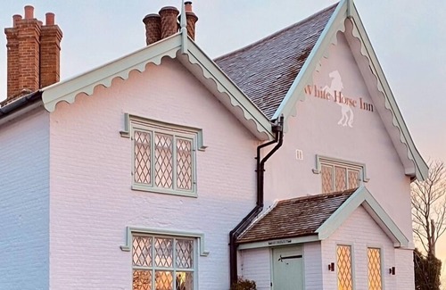 Stoke Ash Apartment | The White Horse Inn