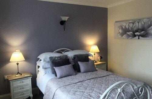 Ridgewell Bed & Breakfast | The White Horse Inn