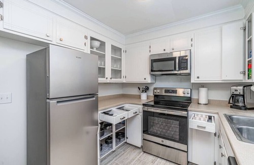Lexington House | "The White House" 10/10 location!