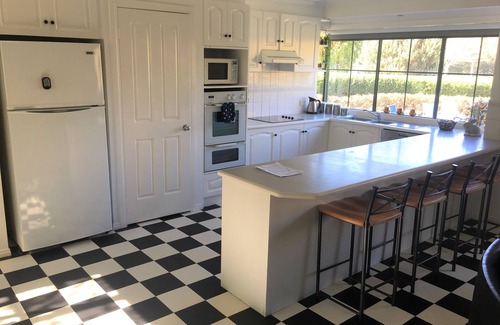 Chum Creek House | The White House at "Home Farm Healesville"