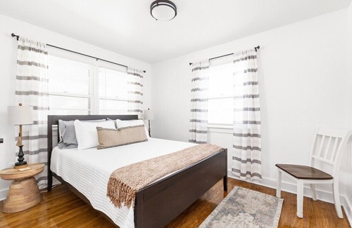 Fountain Square House | The White House, Bright Cottage in Fountain Square