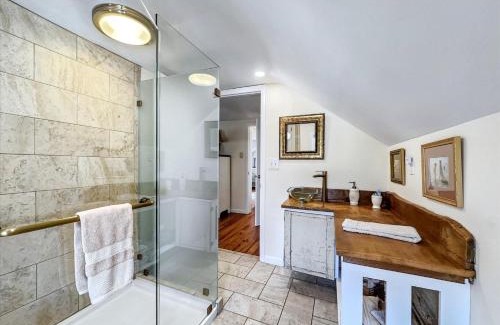 Wrightsville House | The White House by Leavetown Vacations