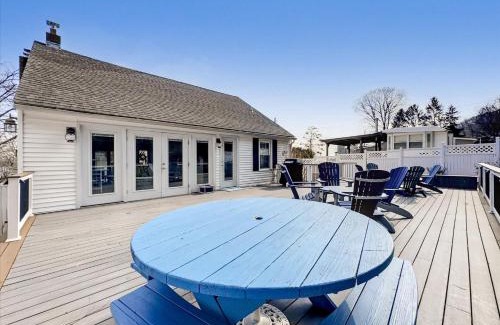 Wrightsville House | The White House by Leavetown Vacations