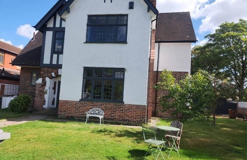 Trafford House | The White House - charming Tudor style house Manchester