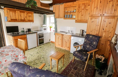 Inishnee Cottage | THE WHITE HOUSE, country holiday cottage in Roundstone, County Galway