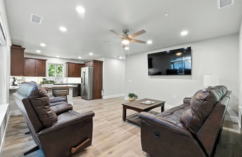 Auberry Cabin | The White House | Coveted Triplex Near Lake