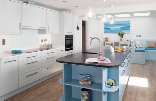 Treator Cottage | THE WHITE HOUSE, family friendly, with a garden in Polzeath