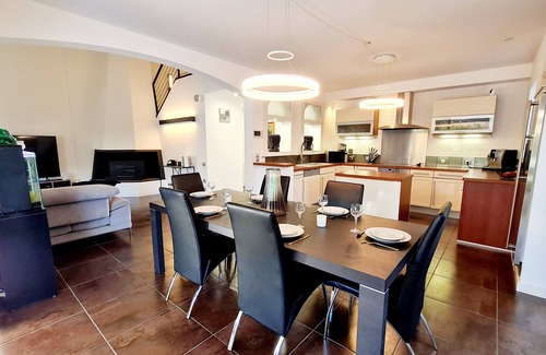 Claira Villa | The White House
