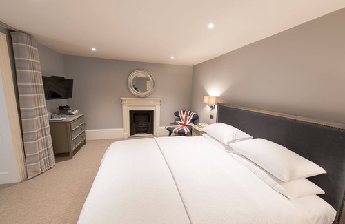 Deepdale Bed & Breakfast | The White House