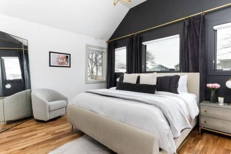 Hope Gardens House | The White House - Hot Tub 1 mile to Broadway