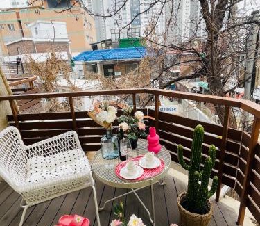 Daeheung-dong Apartment | The white house