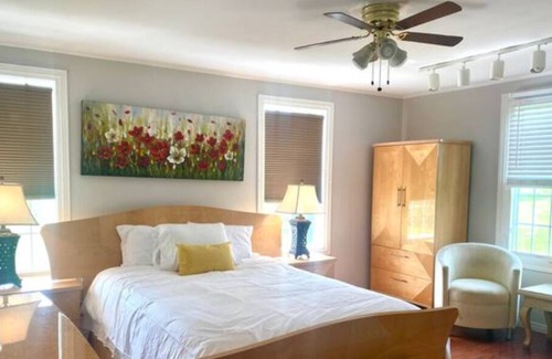Cayuga Cottage | The White House Mansion