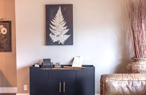 Paonia House | The White House on Niagara - Only 1 block from downtown with an orchard view!