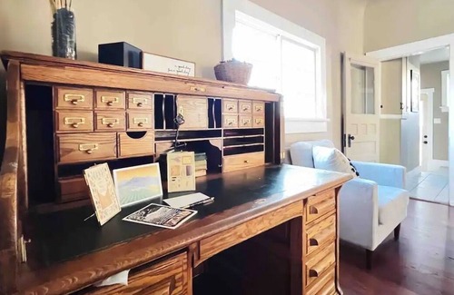 Paonia House | The White House on Niagara - Only 1 block from downtown with an orchard view!