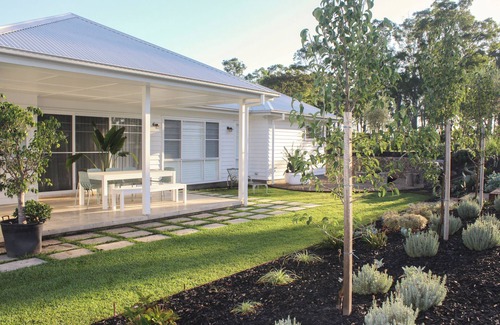 Worrigee House | The 'White House' on Tee. Luxury house, close to weddings!