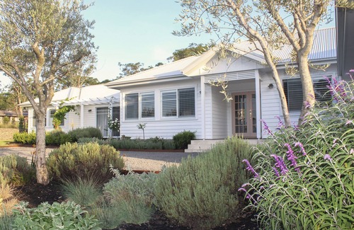 Worrigee House | The 'White House' on Tee. Luxury house, close to weddings!