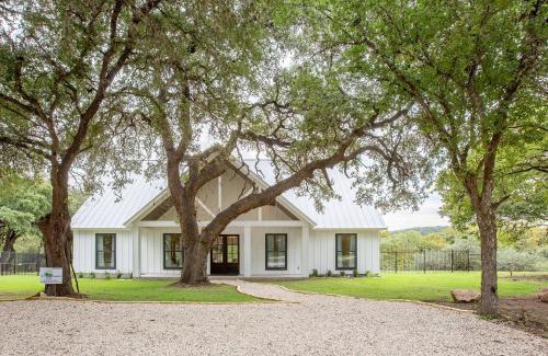 Canyon Lake House | The White House on the Horseshoe