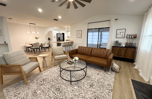 Lakeland House | The White House+Pet Friendly