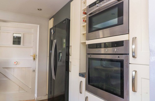 Dorchester Cottage | THE WHITE HOUSE, pet friendly, with a garden in Piddletrenthide