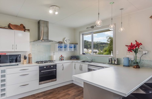 Picton House | The White House - Picton Retreat