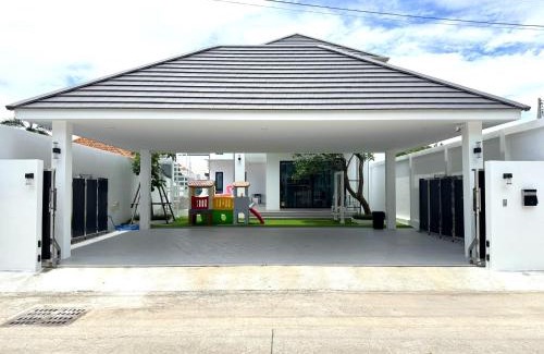 Na Kluea Villa | The White House Pool Villa Pattaya