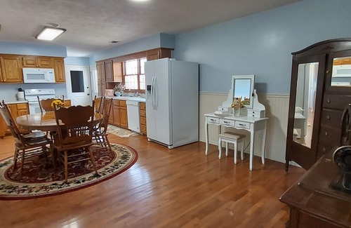 Warm Springs House | The White House Ranch Guest House: A cozy 2-bedroom cottage in Warm Springs. Ga.