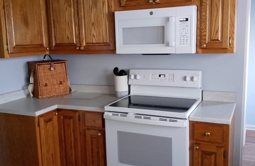 Warm Springs House | The White House Ranch Guest House: A cozy 2-bedroom cottage in Warm Springs. Ga.