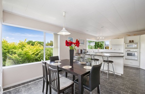 Wharewaka Cottage | The White House - Taupo Holiday Home