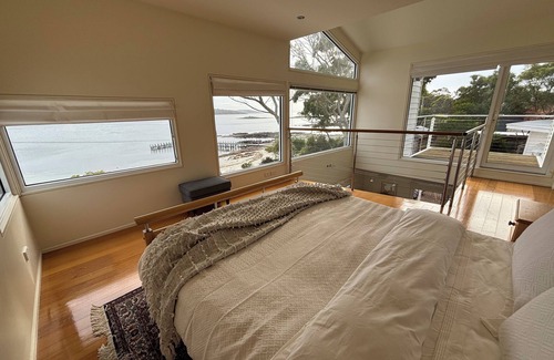 White Beach House | The White House @ White BeachnA Luxury Beachfront House /Direct Beach Access