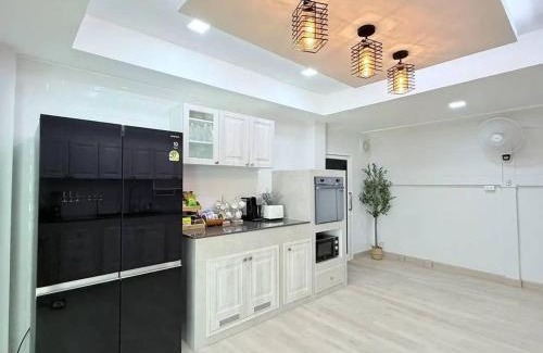 Khon Kaen Villa | The White Palm Villa & Pool