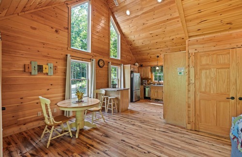 Stanley Cabin | The White Pine Loft: Perfect for Couples!