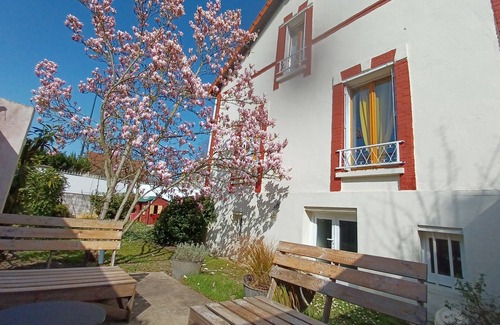 Meaux House | The White & Red House near Villepinte, Paris, Disney, CDG Airport