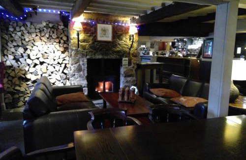 Arundel Hotel | The White Swan