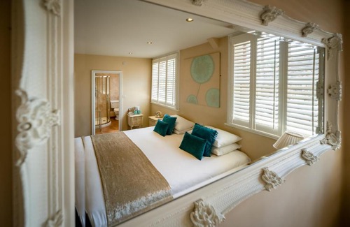 Henley-in-Arden Hotel | The White Swan Hotel Bar & Restaurant