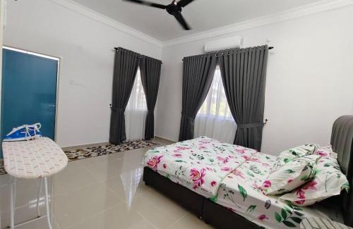 Kampung Kilang Besar House | The White Villa