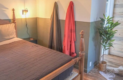 Drake House | The Whitebark Suite (Unit 3) at Field Guide Rocky Mountain