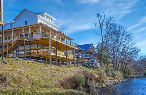 Glenwood House | The WhiteWater: River Front and Game Room