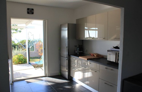 Centuri House | The wild nature of Cap Corse on the water's edge, backed by mountains