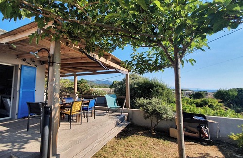 Centuri House | The wild nature of Cap Corse on the water's edge, backed by mountains