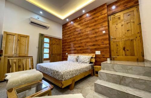 Mandi Hotel | The Wild Yak