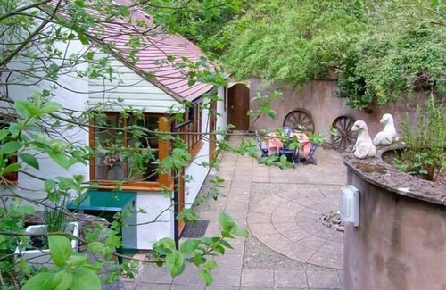 Pontesbury Cottage | The Wilderness