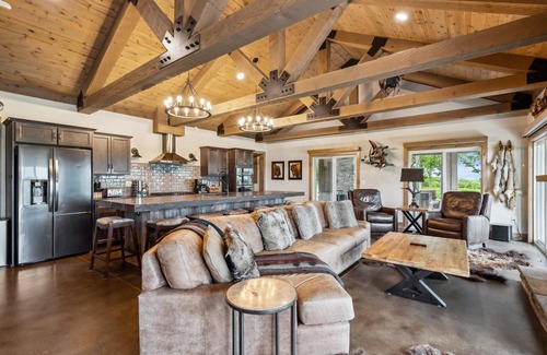 Princeton House | The Wilderness Lodge | Private 440-Acre Luxury Escape Outside of Kansas City