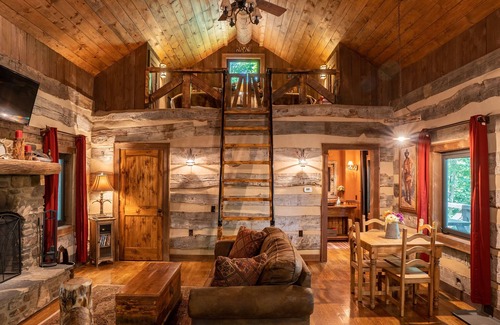 Goldbond Cabin | The Wilderness Lodge at Four Fillies Lodge