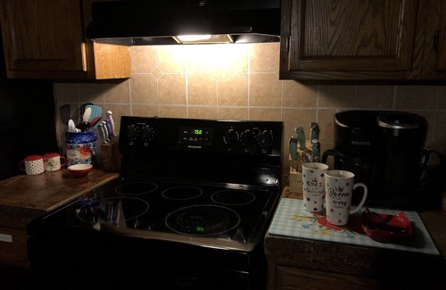 Maysville Cabin | The Wilderness Romance Retreat - Cave , Luxury Hot Tub, Hiking ,420-friendly !