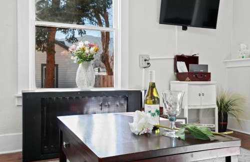 Colorado Springs House | The Wildflower Cottage - Close to The Garden of the G O D s