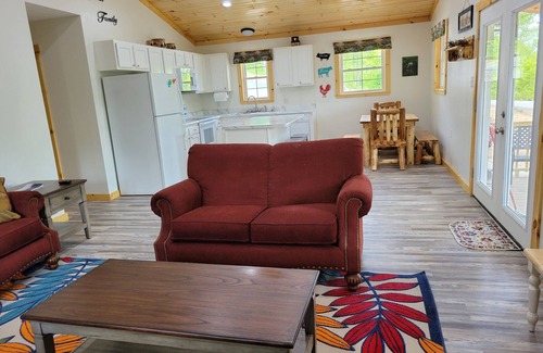 French Creek Cottage | The Wildflower Cottage at Mountain Paradise