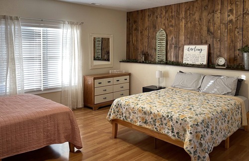 Steelville House | The Wildflower - Near Huzzah and Bass Resort