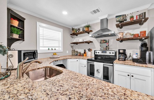 Waco House | The Wildflower- Peaceful Retreat/7 Miles to Magnolia/Downtown Waco