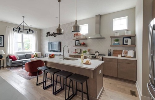 Katie Hill Neighborhood House | The Wildflower - Rooftop + Hot Tub + Fire-pit!